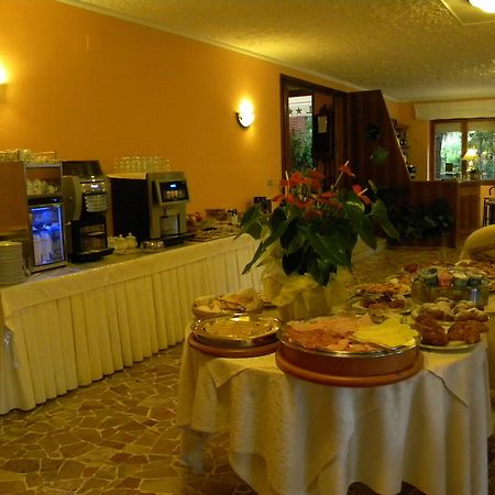 Hotel La Rosa Del Tirreno Ливорно Экстерьер фото